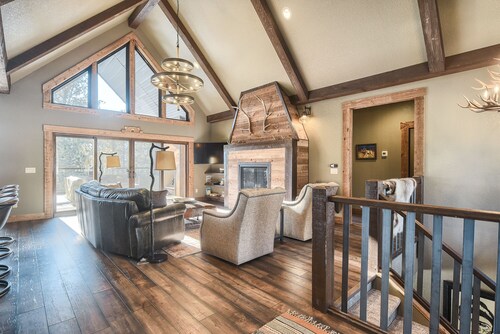 5 En Suites for all Bedrooms! , 3720 Sq. Ft., Hot Tub, Fully Custom! Clubouse