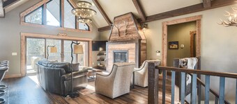 5 En Suites for all Bedrooms! , 3720 Sq. Ft., Hot Tub, Fully Custom! Clubouse