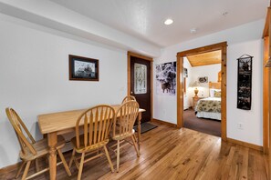 2 chambres, accès au Wi-Fi (inclus), literie fournie