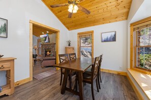 Dining - Fall River Hideaway • Private Hot Tub • Close to RMNP (Estes Park)