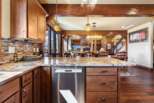A1 Timber Mountain House