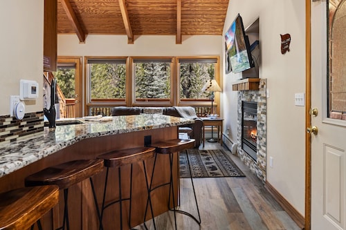 Fall River Suite • Fireplace • Close to RMNP