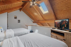 2 室のベッドルーム、アイロン / アイロン台、WiFi (無料)、ベッドシーツ