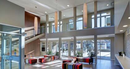 Luxury 2BD/2BTH Apartment in Hingetown Ohio City