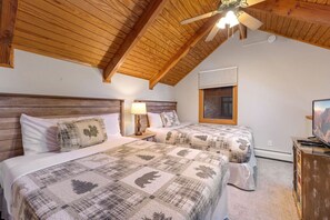Room - Riverside Sanctuary • RMNP • River Views (Estes Park)