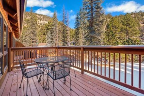 Outdoor dining - Riverside Sanctuary • RMNP • River Views (Estes Park)