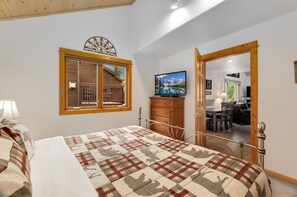 2 bedrooms, iron/ironing board, free WiFi, bed sheets - Bugle Pointe A09 (Private Hot tub) River Views! (Estes Park)