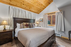 2 bedrooms, free WiFi, bed sheets - Cozy Riverfront Hideaway • Private Hot Tub (Estes Park)