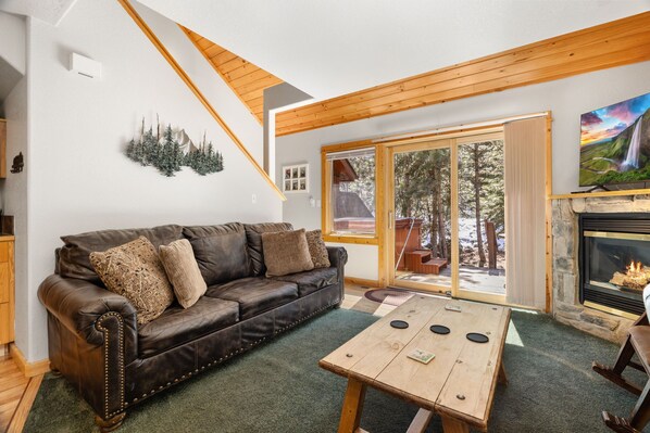 Smart-TV, Kamin, DVD-Player, Videothek