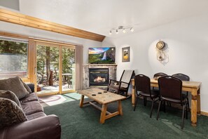 Smart-TV, Kamin, DVD-Player, Videothek