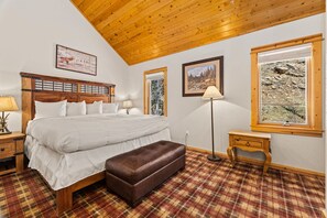 2 bedrooms, iron/ironing board, free WiFi, bed sheets - Spacious Riverfront Retreat • Private Hot Tub • Close to RMNP (Estes Park)