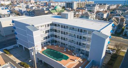 Trendy 1BD Balcony, Pool Small fam/couples stay!