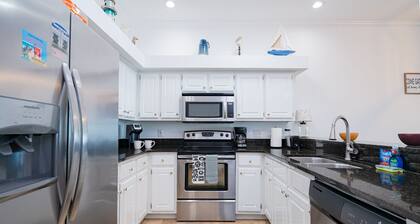 Dolphin Waves Townhouse Unit 24 - PCB - 50 Yards to the beach! Pet Friendly