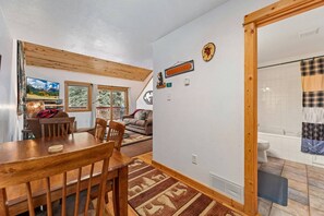 Interior - Fall River Hideaway • Nature Escape • RMNP (Estes Park)