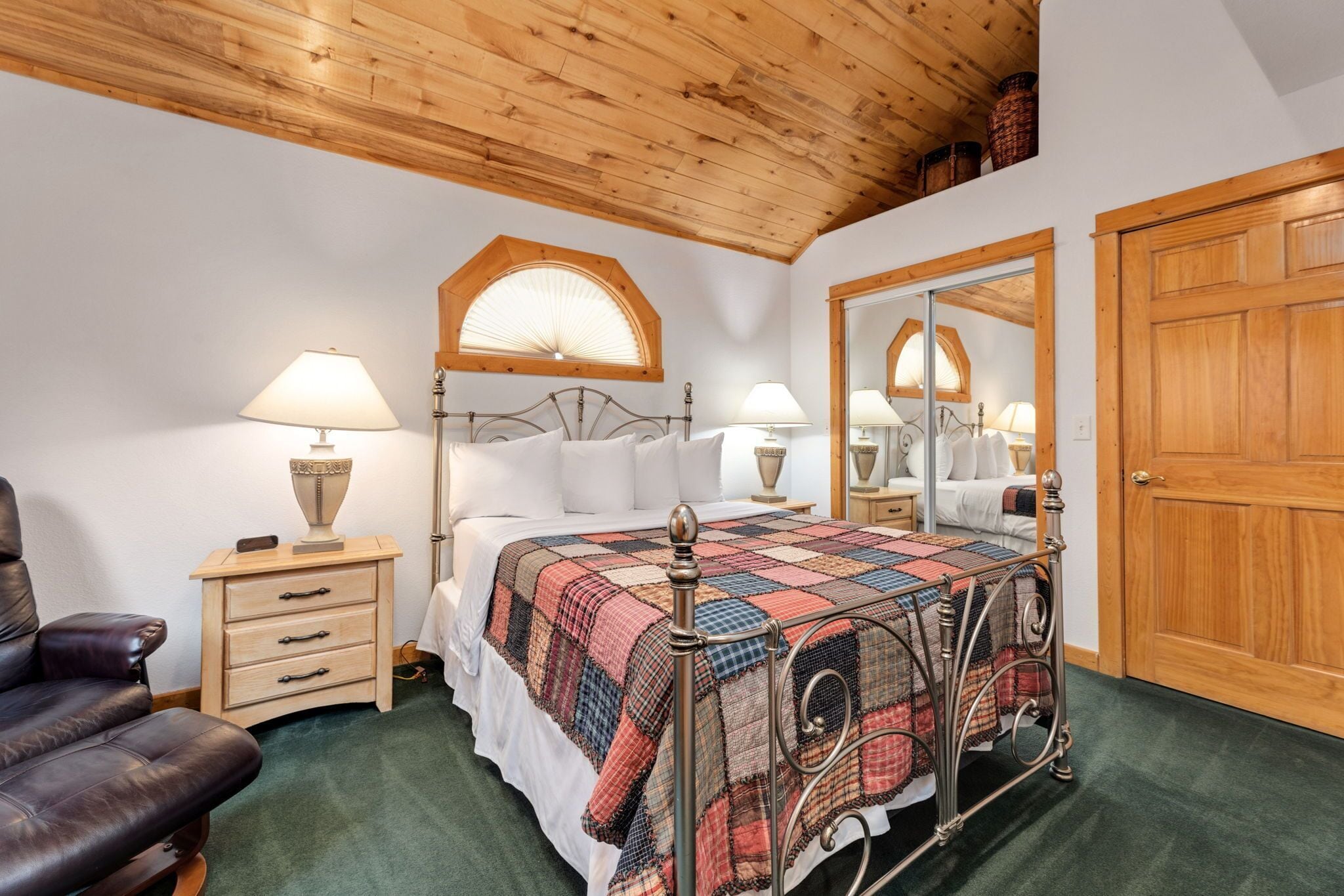 2 bedrooms, iron/ironing board, WiFi (free), bed sheets