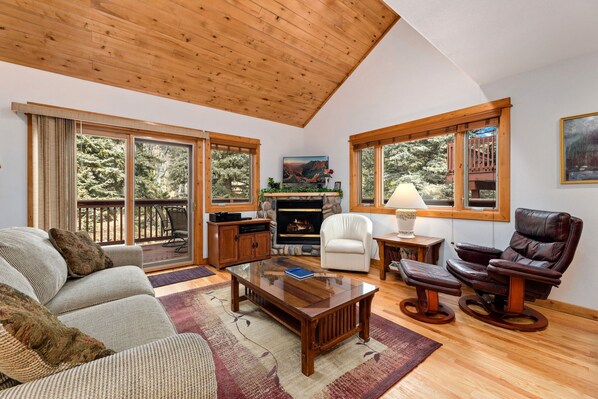 Smart-TV, Kamin, DVD-Player, Videothek