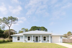 Exterior - Family Retreat South (Sebastian)