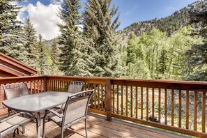 屋外ダイニングエリア