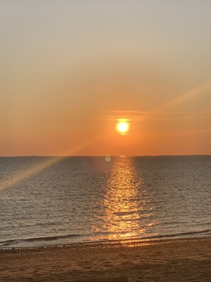 Beach nearby, sun-loungers, beach towels
