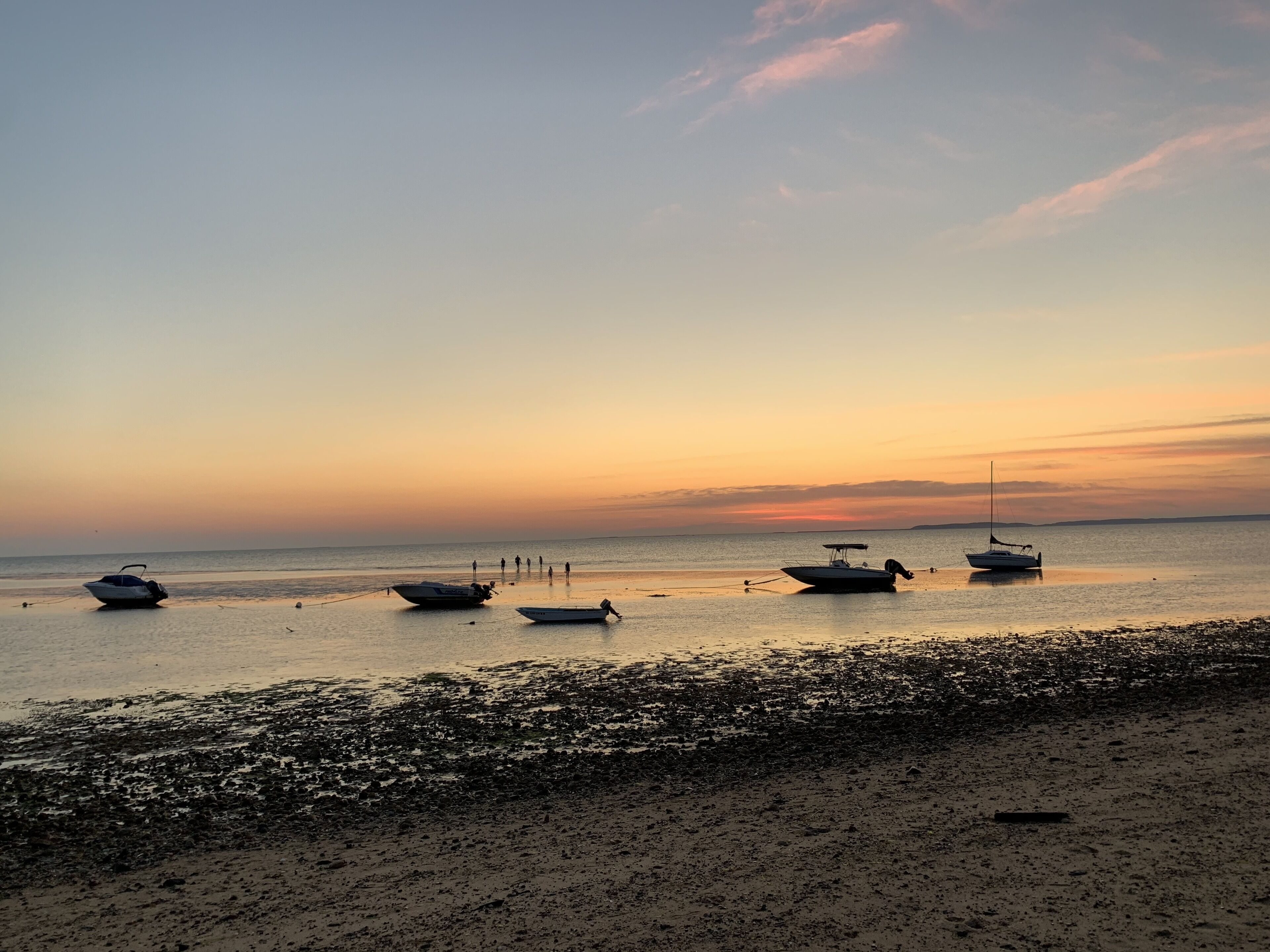 Beach nearby, sun loungers, beach towels