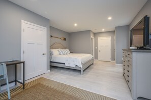 3 bedrooms, desk, iron/ironing board, travel cot