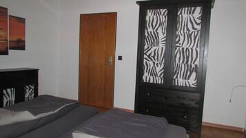 4 bedrooms, desk, iron/ironing board, travel crib