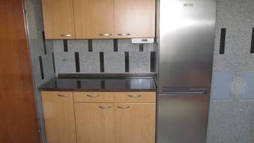 Geladeira, micro-ondas, fogão, lava-louças