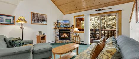 TV connectée, cheminée, lecteur de DVD, vidéothèque