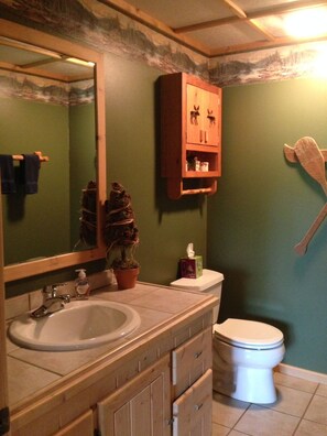 Hair dryer, towels - Discover Lone Pine: The Perfect Space for Families (Birchwood)