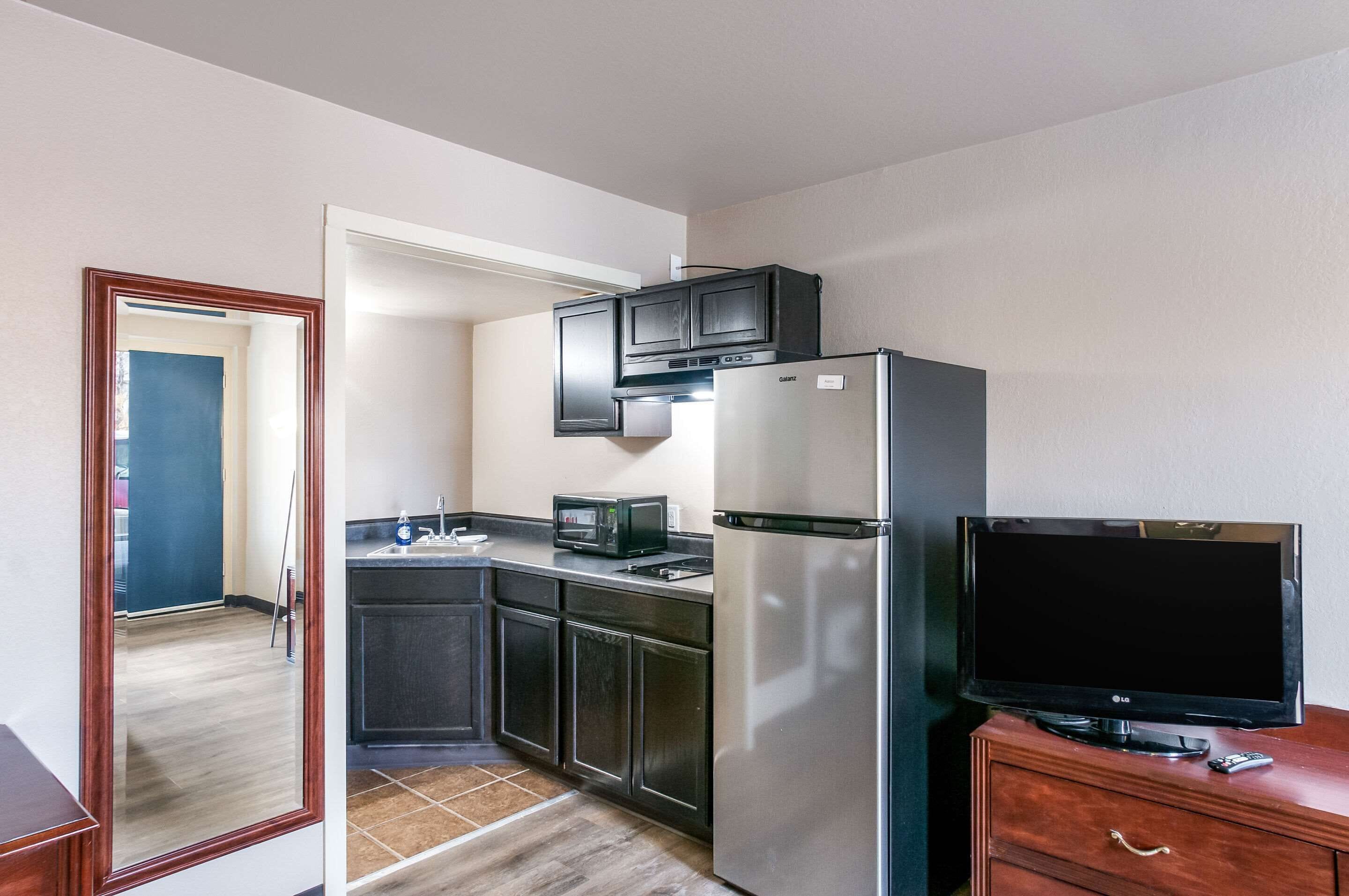 Desk, blackout curtains, free WiFi, bed sheets