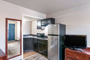 Escritorio, cortinas blackout, wifi gratis y ropa de cama 