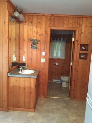 Hair dryer, towels - Little Pine Cabin; a charming retreat for couples (Birchwood)