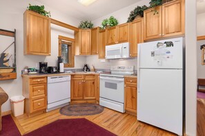 Fridge, microwave, oven, stovetop - Bugle Pointe A16 (Private Hot tub) River Views! (Estes Park)