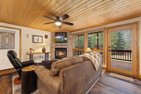 Interior - Creekside Suite 06 River View! (Estes Park)