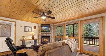 Riverfront Fall River Retreat • Fireplace• Close to RMNP