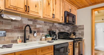 Creekside Suite 17 River View!