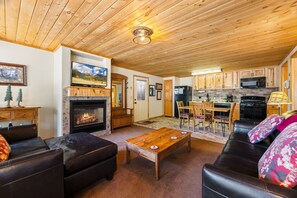 Smart TV, fireplace, DVD player, video library - Creekside Suite 17 River View! (Estes Park)
