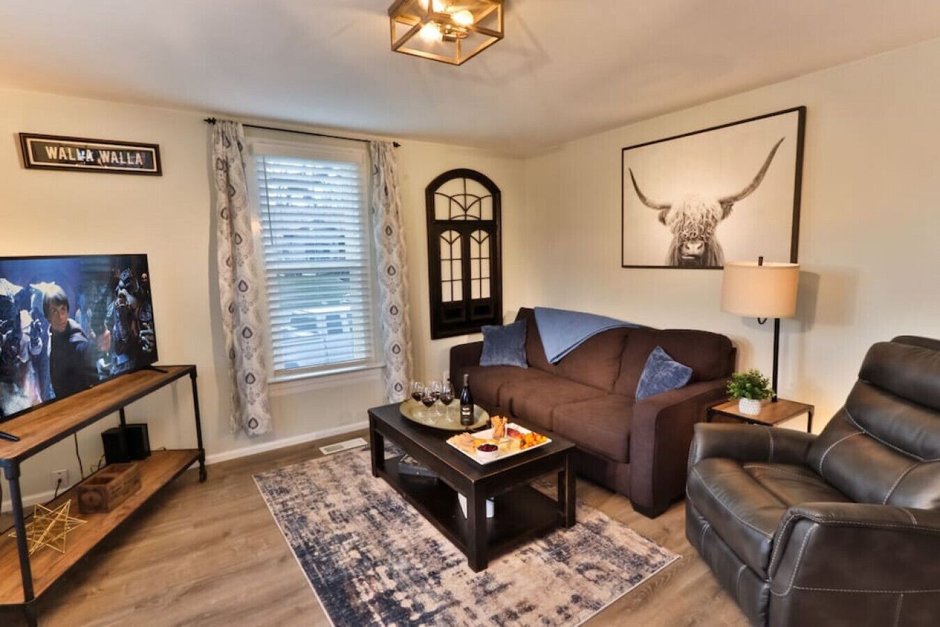 Walnut Place · Walnut Place...Remodeled Bungalow, Walk to Town