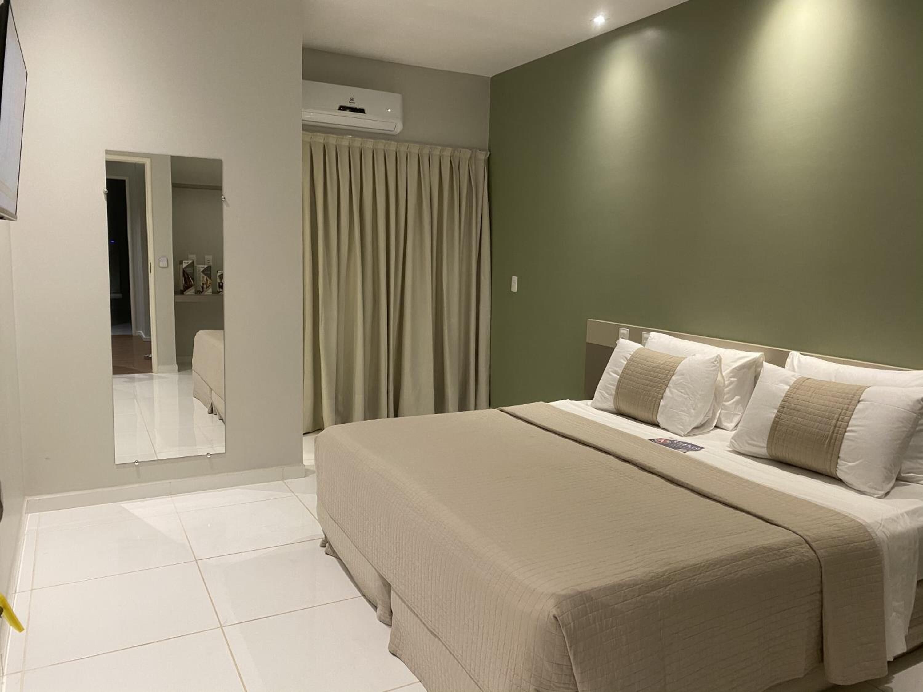 1 bedroom, in-room safe, desk, laptop workspace