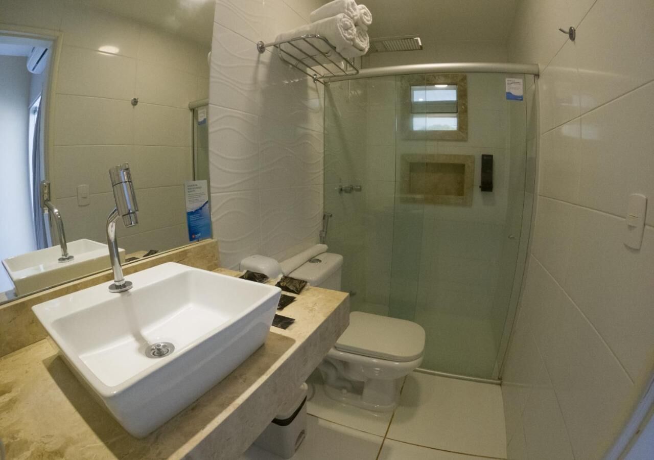 suite | bathroom | shower, towels