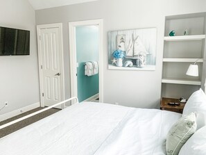 8 bedrooms, desk, WiFi, bed sheets