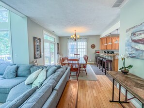 Smart-TV, Kamin, TischfuĂball