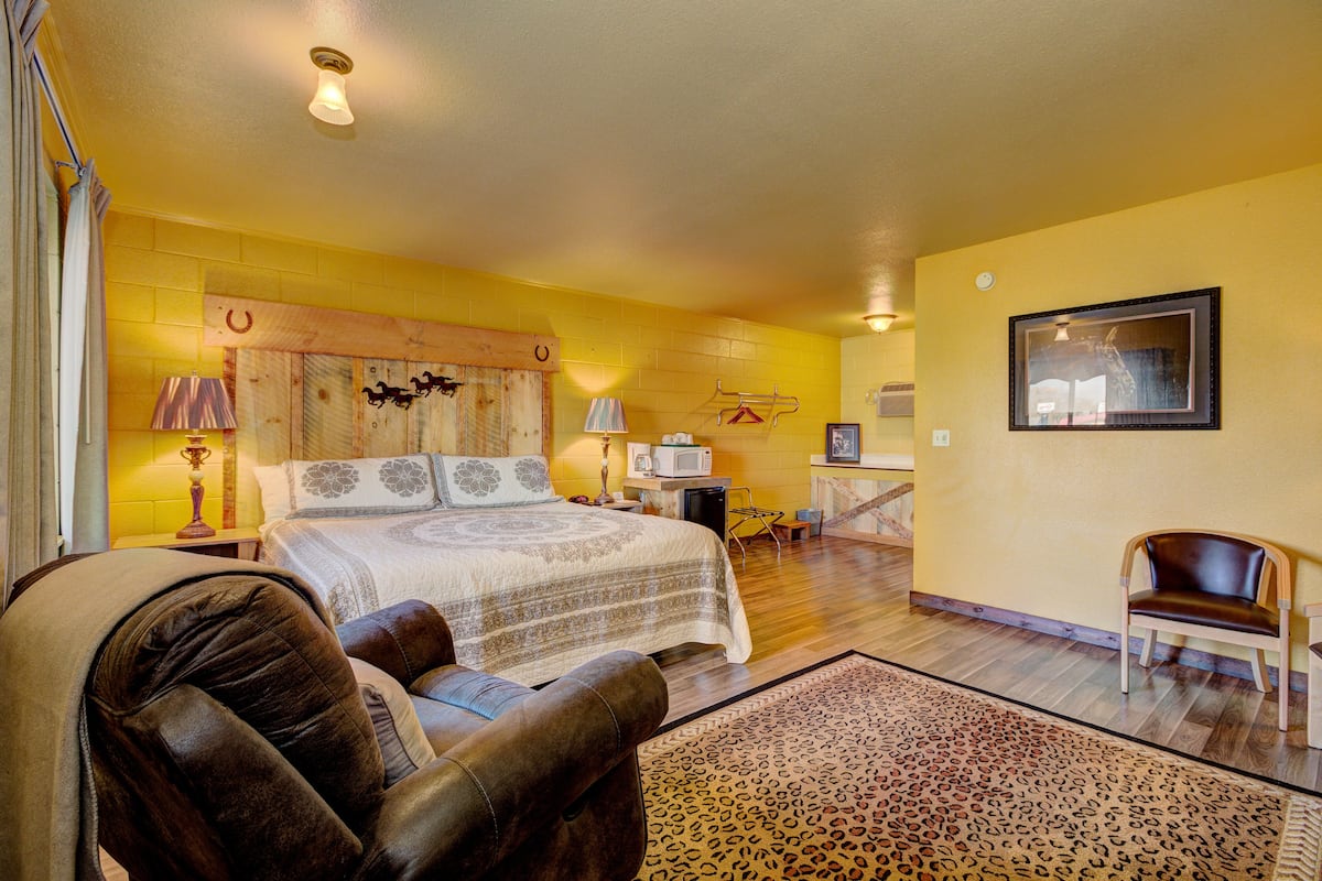 WiFi (free), individually decorated, individually furnished, bed sheets