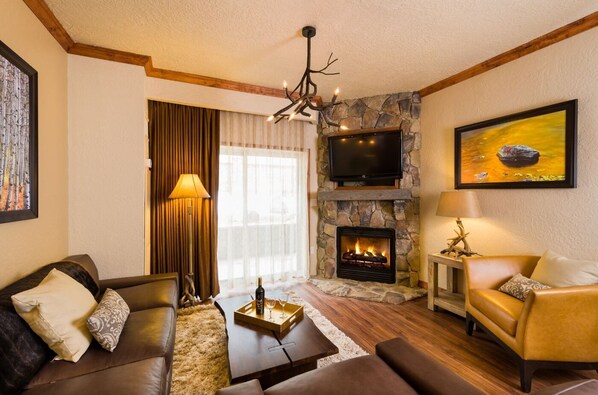 Fireplace - 2 Bedroom/2 Bath Luxury Park City Ski Resort (Park City)