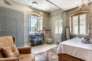 Deluxe House | 2 bedrooms, premium bedding, in-room safe, iron/ironing board