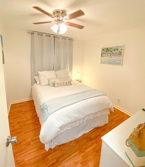 3 bedrooms, in-room safe, iron/ironing board, WiFi - Pineapple Palm - Entire Home (Bring your boat!) (North Palm Beach)