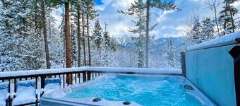 Brown Bear Chalet | Big Mountain Home | Private Hot Tub | Games | Sleeps 15