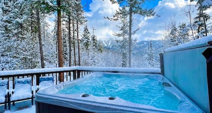 Brown Bear Chalet | Big Mountain Home | Private Hot Tub | Games | Sleeps 15