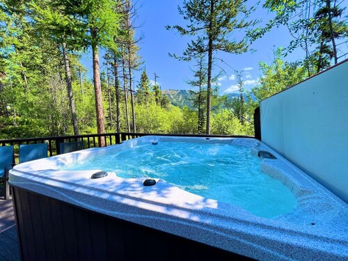 Mountain Luxury Chalet | Private Hot Tub | Sleeps 15