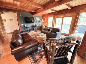 Televisión, chimenea y futbolito 